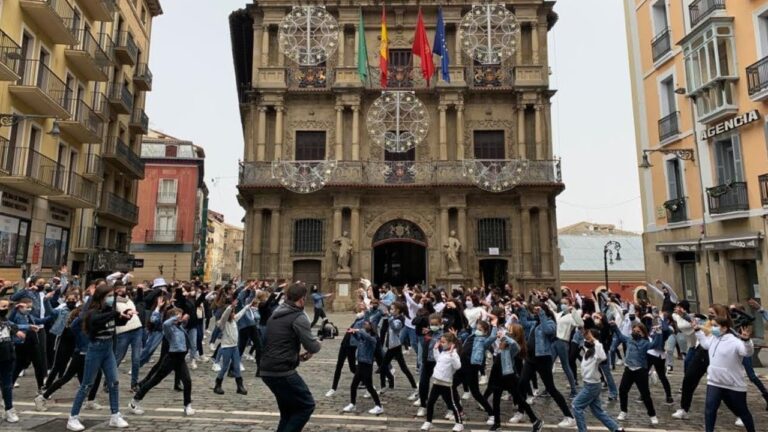 Cursos de baile para adultos en Pamplona: Aprende a bailar de forma divertida