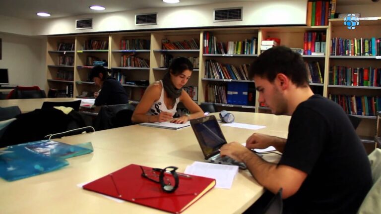 EOI Monz&oacute;n: Innovaci&oacute;n Educativa y Oportunidades de Aprendizaje