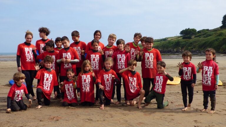 Los Mejores Cursos de Surf en Gij&oacute;n